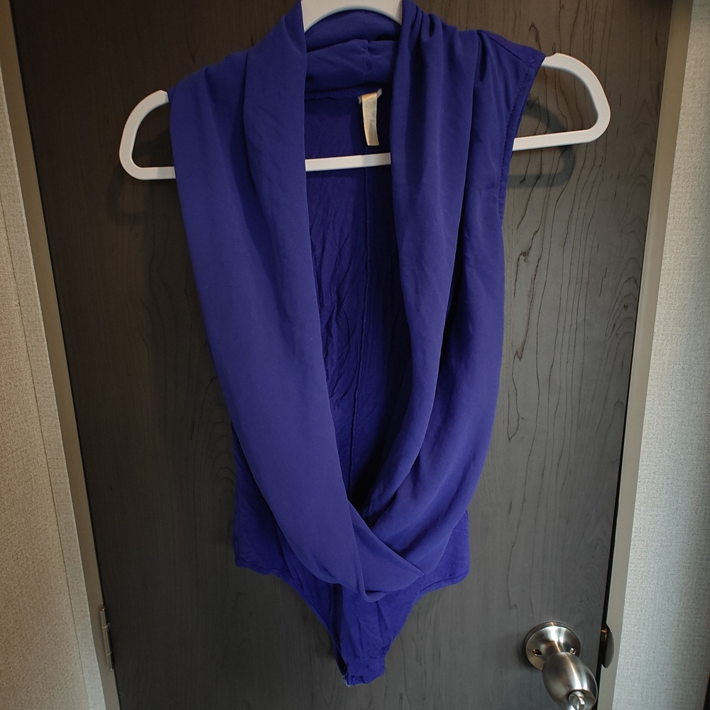 Chic Blue Sleeveless Plunging Neckline Bodysuit